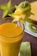 Vitamin Cocktail mit Fruchtspieß Vitamin Cocktail mit Fruchtspieß