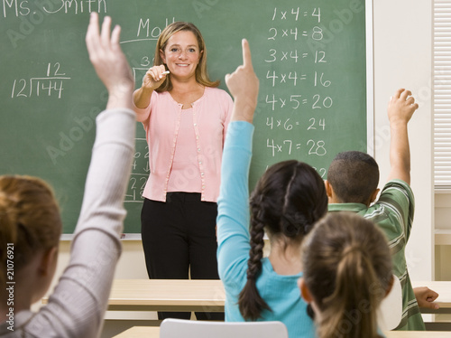 Foto: Students answering teacher question Students answering teacher question