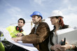 Professionnels du bâtiment sur chantier de construction Professionnels du bâtiment sur chantier de construction