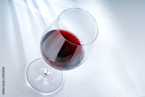 Photo: ein Glas Rotwein ein Glas Rotwein