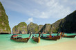 Foto: Thailand. Andaman sea. Phi Phi island. Thai boats on Maya bay Thailand. Andaman sea. Phi Phi island. Thai boats on Maya bay