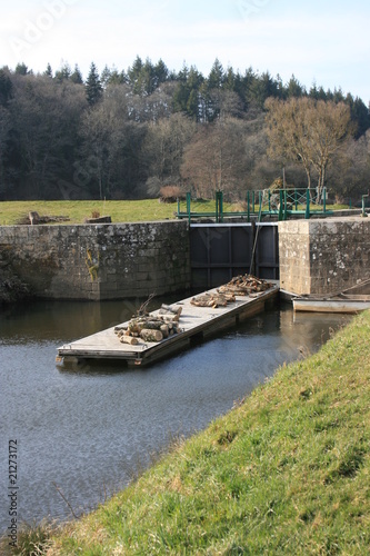 Une écluse sur le Blavet (commune de Languidic, Morbihan)