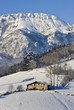 Caserio en Arribe-Atallu con Maioak al fondo, Navarra.