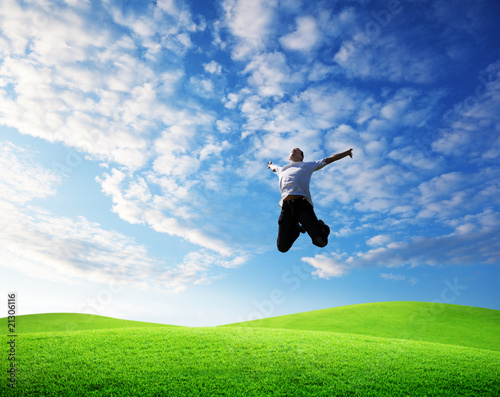 Foto: jumping happy young man jumping happy young man