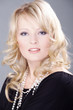 Blonde Frau mit sympatischen Blick