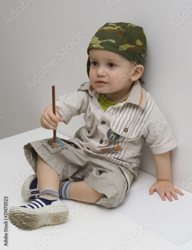 Photo: Important baby child boy 1 year 10 months draws pencil Important baby child boy 1 year 10 months draws pencil