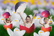 Foto: Kinder springen aus Osternest Kinder springen aus Osternest