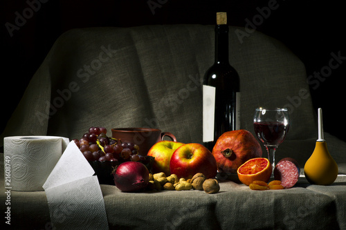Foto: still life withgrapes and toilet paper (joke) still life withgrapes and toilet paper (joke)