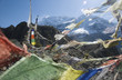 Foto: Prying flags at Thorung La Pass, Himalaya, Nepal Prying flags at Thorung La Pass, Himalaya, Nepal