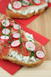 Brunch, Tartines salées, Ricotta herbes, jambon cru et radis