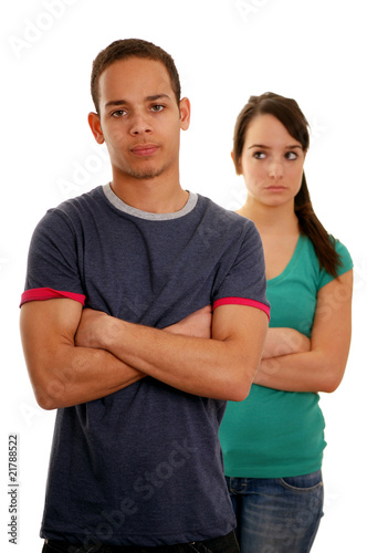 Foto: Unhappy teenage couple over white background Unhappy teenage couple over white background