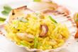 Jasminreis mit Jakobsmuschel