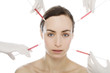 junge Frau bekommt Botox Spritzen in das Gesicht