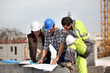 Entrepreneurs sur un chantier de construction