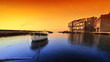 port de mediterranée et ciel de feu