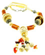 collier ethnique fantaisie, fond blanc collier ethnique fantaisie, fond blanc