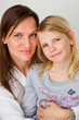 Foto: hugging her daughter hugging her daughter