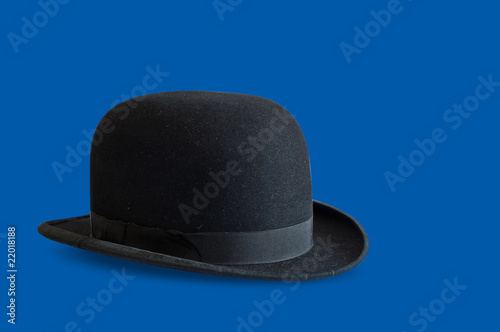 Foto: Bowler hat on blue background Bowler hat on blue background