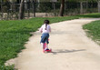 fille en trottinette