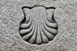 Pilgermuschel Granit Symbol am Jakobsweg