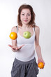 mit obst jonglieren