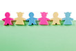 Foto: Man and woman figurines on a piece of blank paper Man and woman figurines on a piece of blank paper