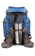 2 Wanderschuhe mit Thermoskanne und Rucksack