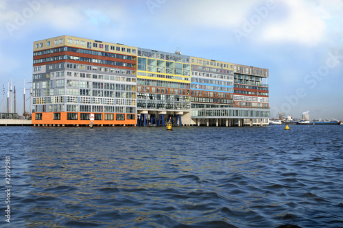 Foto: Building on water in Amsterdam. Building on water in Amsterdam.
