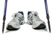 Sportschuhe frontal mit Stöcken