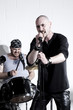 batteur et chanteur de groupe musique