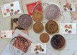 Monnaies, timbres et cartes postales