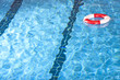 Rettungsreifen in Schwimmbecken