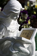 Grabengel mit Buch