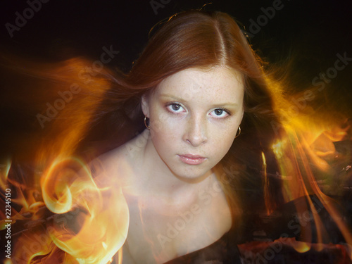 Foto: A beautiful young woman wither her fiery hair A beautiful young woman wither her fiery hair