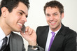 zwei business männer dynamisches team telefon