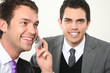 zwei business männer dynamisches team telefon