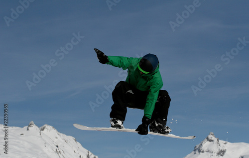 snowboarding indy grab