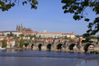 Pražské jaro je gotický hrad s Karlovým mostem