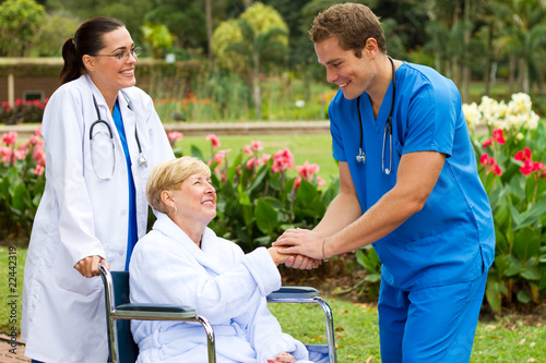 Photo: patient thanking nurse patient thanking nurse