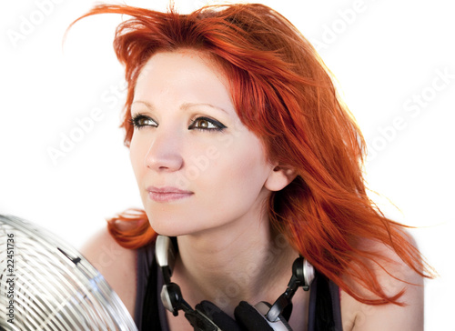 Foto: Redhead girl with a ventilator in front Redhead girl with a ventilator in front