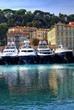 yachts dans le port de Nice (France) yachts dans le port de Nice (France)