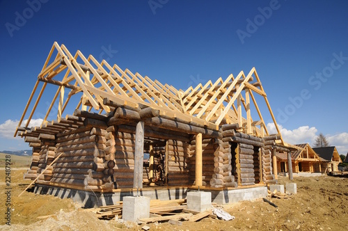 Photo: Holzhäuser während der Bauphase Holzhäuser während der Bauphase