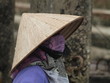 Mujer vietnamita en la Bahía de Halong