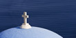 Kreuz auf Kirchekuppel in Santorini