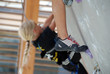 Kinder in Kletterhalle