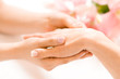 Handrücken Massage