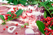 Côtes échines de porc fraîches aux baies roses