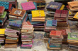 handgemachte Notizbücher auf einem Marktstand in Indien
