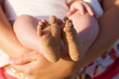Foto: Baby feet covered in beach sand Baby feet covered in beach sand