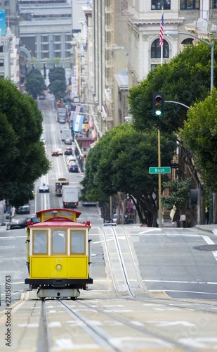 Photo: Elevated view of tram on uphill ascent, San Francisco Elevated view of tram on uphill ascent, San Francisco